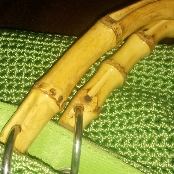 Vintage crocheted purse w/rattan handles (straps) - Picture 8 of 8